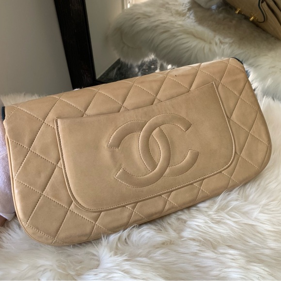 ❌SOLD❌Vintage Chanel beige lambskin triple CC clutch bag - Picture 7 of 10